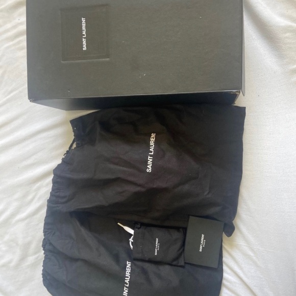 Saint Laurent Court Classic Low-Top Sneakers - Picture 7 of 10